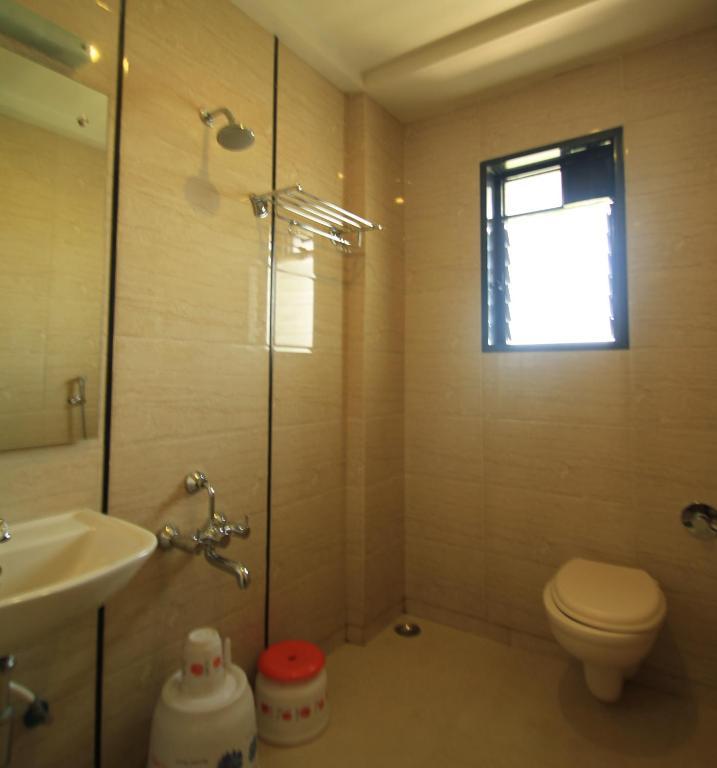 Hotel Sai Smaran Ширді Номер фото