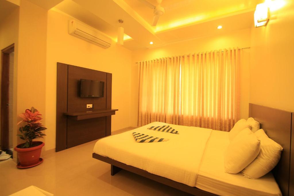 Hotel Sai Smaran Ширді Номер фото