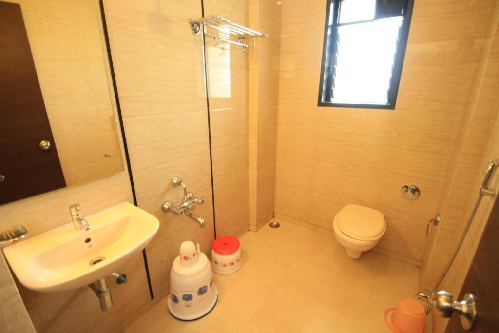 Hotel Sai Smaran Ширді Номер фото