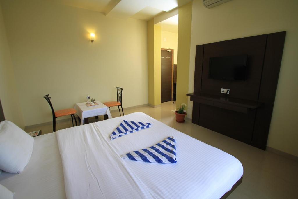 Hotel Sai Smaran Ширді Номер фото