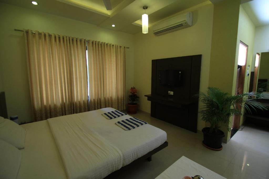 Hotel Sai Smaran Ширді Номер фото