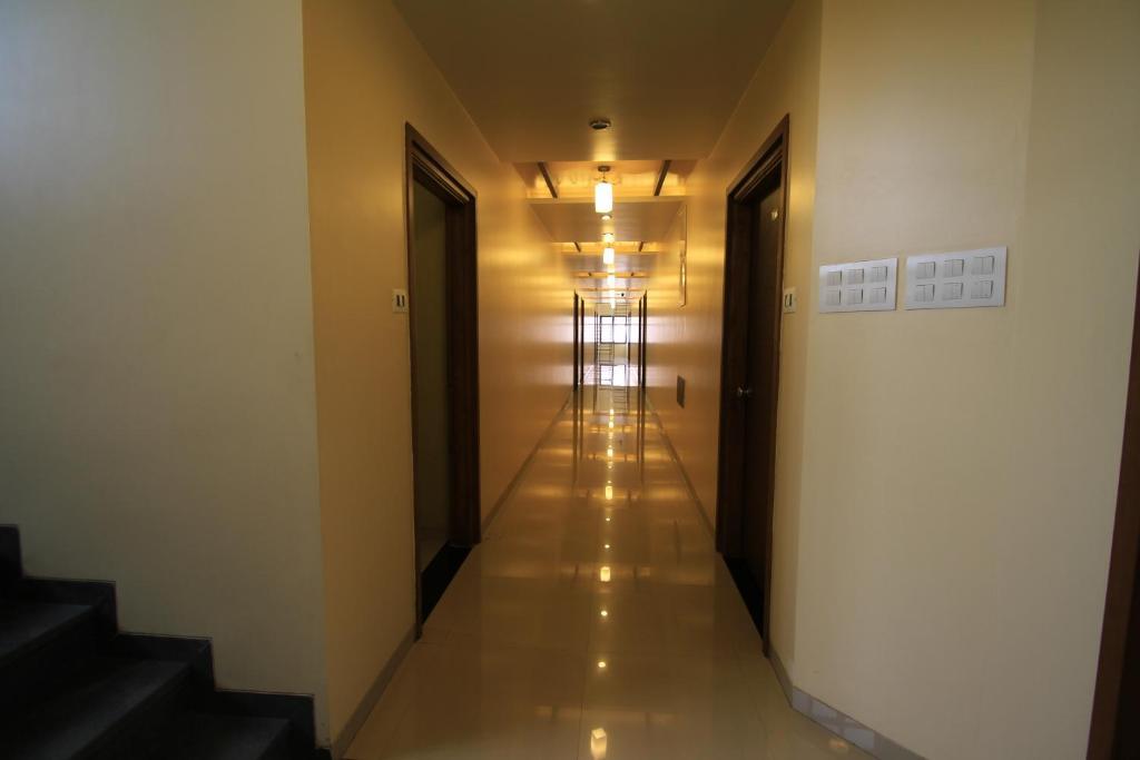 Hotel Sai Smaran Ширді Екстер'єр фото