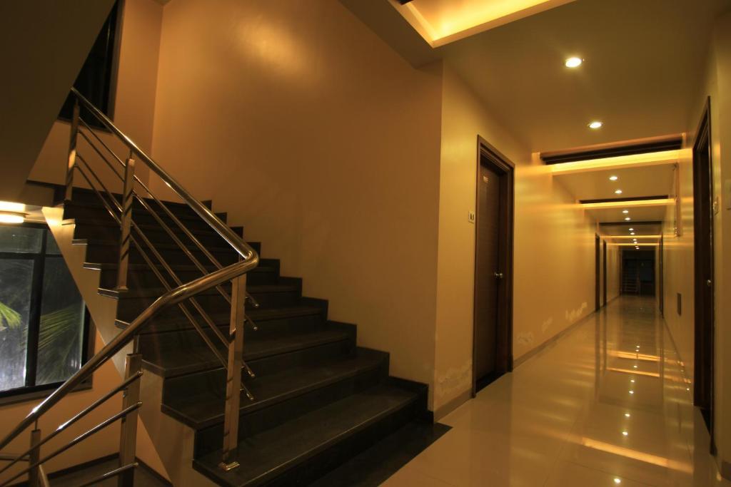 Hotel Sai Smaran Ширді Екстер'єр фото