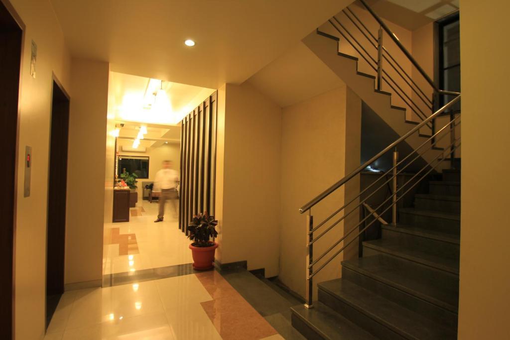 Hotel Sai Smaran Ширді Екстер'єр фото