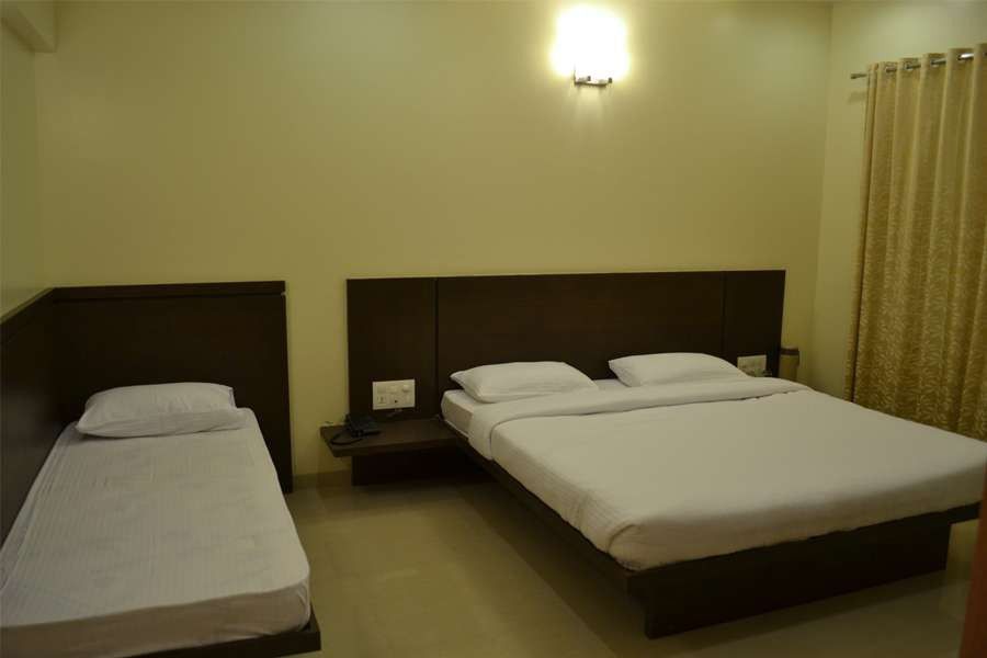 Hotel Sai Smaran Ширді Екстер'єр фото